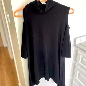 Womens boutique cold shoulder black top. Size xs/s